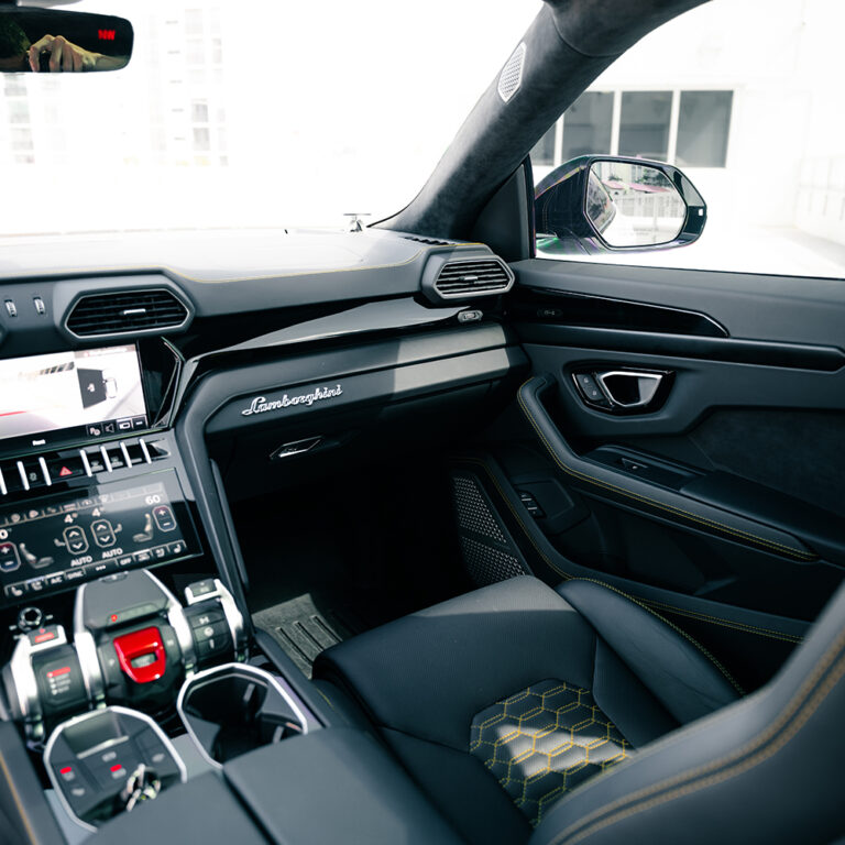 Lamborghini Urus S Blue - Image 18